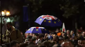 Gürcistan'da Parlamento Seçimlerine Protesto Gösterisi