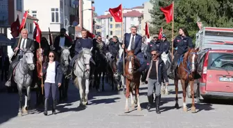 İstiklal Yolu'nu at sırtında geçtiler