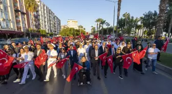 Mersin'de 101 Metre Uzunluğunda Türk Bayrağıyla Yürüyüş Düzenlendi