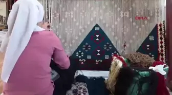 Van'da Kadınlar Kilim Dokumacılığını Yaşatıyor