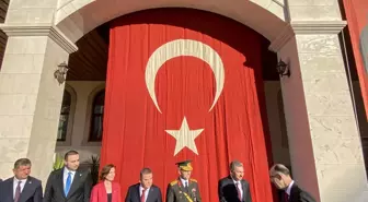 ANTALYA'da Cumhuriyet Bayramı kutlamaları, tarihi bayrağın önünde başladı (VİDEO EKLENDİ)