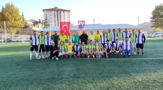 Çorum İskilip'te eski futbolcular gösteri maçı yaptı