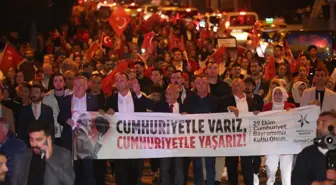 Cumhuriyet'in 101'inci yılı Küçükçekmece'de Hande Yener konseri ile kutlandı