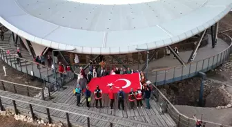 Şanlıurfa'da 29 Ekim Kutlaması: Doğaseverler Göbeklitepe'ye Yürüdü