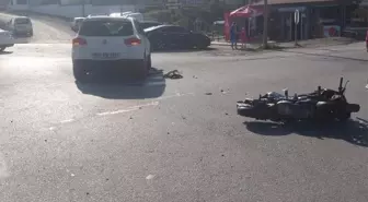 Otomobille motosiklet çarpıştı; komiser yardımcısı ağır yaralandı