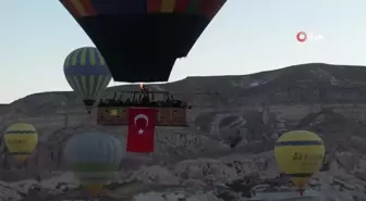 Kapadokya'da 29 Ekim Coşkusu Sıcak Hava Balonları ile Kutlandı