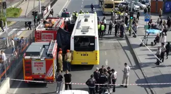 Zeytinburnu'nda Işıkta Geçen Kadın Kaza Sonucu Hayatını Kaybetti