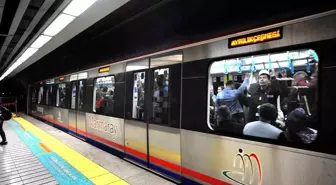 İstanbul'un en yoğun kullanılan geçidi Marmaray 11'inci yaşını yolcu rekoruyla kutladı