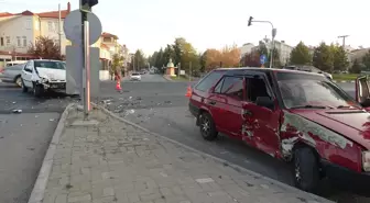 Kütahya'da Trafik Kazası: 3 Yaralı