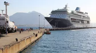 Bahama bayraklı kruvaziyer Alanya'ya ulaştı