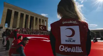 Türk Kızılay Gönüllüleri Anıtkabir'de Cumhuriyet'i Kutladı