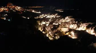 Kapadokya'da Gece Müzeciliği: Güvercinlik Vadisi Aydınlatıldı