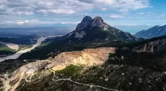 Antalya'da Tarihi Mağaraya Yaklaşan Kalker Ocağına Tepki