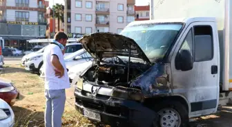 Antalya'da Park Halindeki Kamyonet Yandı