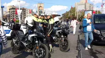 Taksim Meydanı'ndaki Motosiklet Denetiminde 20 Sürücüye Ceza