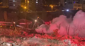 Ankara'da Palet Deposunda Çıkan Yangın Evde Hasara Yol Açtı