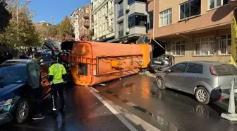 Bayrampaşa'da Yol Bakım Aracı Kazası: 3 Yaralı