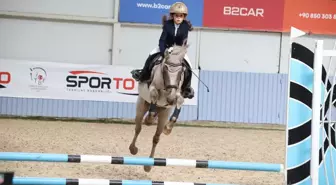 7 Yaşındaki Nur Pera Abuç, Binicilikte Türkiye Şampiyonu Oldu