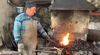 80 Yıldır Süren Zanaat: Fazlı Küçük'ün Demirci Atölyesi