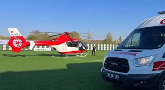 1 Yaşındaki Bebek Nefessiz Kalınca Ambulans Helikopterle Trabzon'a Sevk Edildi