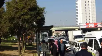 Pendik'te Yol Kenarında Erkek Cesedi Bulundu