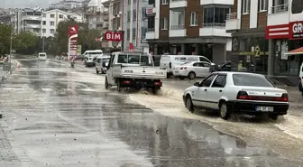 Gerze'de Sağanak Yağış Trafiği Olumsuz Etkiledi