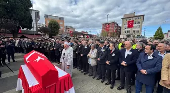 İstanbul'da trafik kazasına müdahale ederken şehit olan polis toprağa verildi