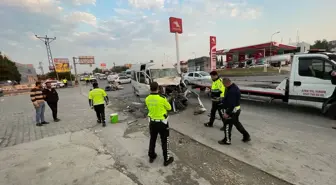 Şanlıurfa'da Tır ile Minibüsün Çarpıştığı Kazada 12 Yaralı