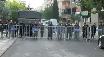 Halfeti Belediye Başkanı Görevden Alındı, Polis Barikatları Kuruldu