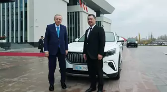 Cumhurbaşkanı Erdoğan, Caparov'a Togg hediye etti