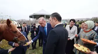 Cumhurbaşkanı Erdoğan, Kırgızistan Cumhurbaşkanı Caparov'a Togg hediye etti