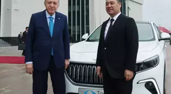 Cumhurbaşkanı Erdoğan, Kırgızistan Cumhurbaşkanı Caparov'a Togg hediye etti