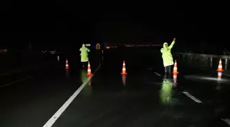 Rize'de Heyelan, Karadeniz Sahil Yolu Ulaşıma Kapandı