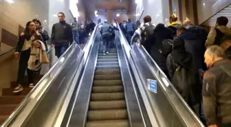 Taksim Meydanı Metro İstasyonu'nda Arızalar Vatandaşları Mağdur Ediyor