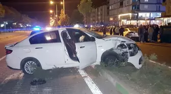 Bingöl'de iki otomobilin çarpıştığı kazada 2 kişi yaralandı