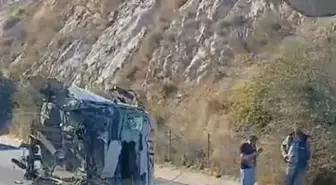 İzmir'de Trafik Kazası: 1 Ölü, 1 Yaralı