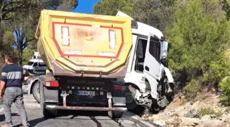 Muğla'da Trafik Kazası: Tır Sürücüsü Yaralandı