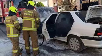 Bandırma'da Işıklarda Bekleyen Araç Alev Aldı