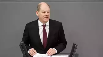 Almanya Başbakanı Olaf Scholz, Güvenoyuna Gidiyor