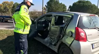 Sakarya'da Minibüs ve Otomobil Çarpıştı: 2 Yaralı