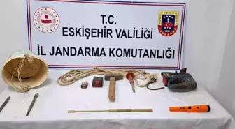 Eskişehir'de Kaçak Kazı Yapan İki Şüpheli Suçüstü Yakalandı