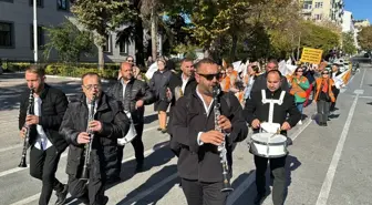 Lösemili Çocuklar Haftası Kapsamında Kortej Yürüyüşü Düzenlendi