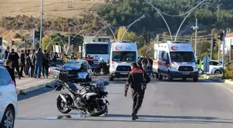 Uşak'ta Polis Ekiplerinin Motosikleti ile Otomobil Çarpıştı: 4 Yaralı