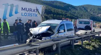 Çerkeş'te Zincirleme Trafik Kazası: 14 Yaralı