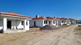 Hatay'da Depremzedeler için Köy Tipi Afet Evleri İnşaatları Devam Ediyor