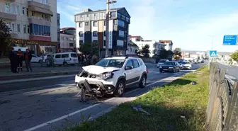 Bafra'da Yolculuk Faciası: Yaya Geçidinde Motosiklete Otomobil Çarptı