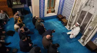 Diyanet İşleri Başkanı Erbaş, Bakü Şehitlik Camii'nde vatandaşlarla bir araya geldi