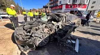 Bucak'ta Kırmızı Işık İhlali Sonrası Trafik Kazası: 4 Yaralı