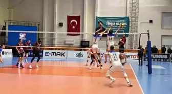 Efeler Ligi: TÜRŞAD: 0 Halkbank: 3