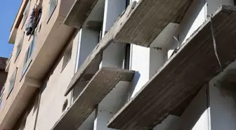 İzmir'de İnşaatta Balkon Çökmesi: 39 Yaşındaki İşçi Hayatını Kaybetti